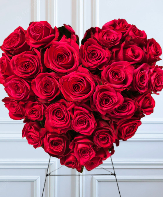 Corazon de rosas rojas para enviar a los tanatorios de Pamplona