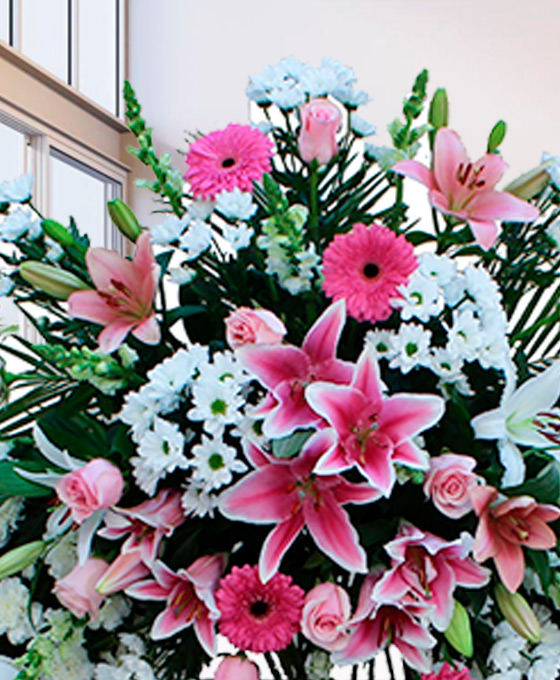 Corona de flores funebres para tanatorios de Pamplona