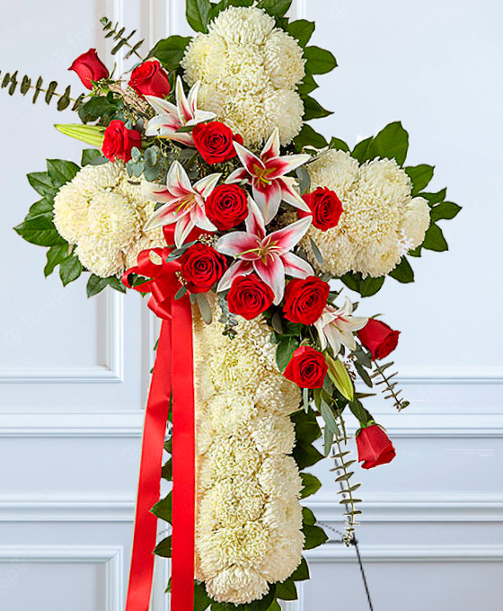 Cruz de flores funerarias