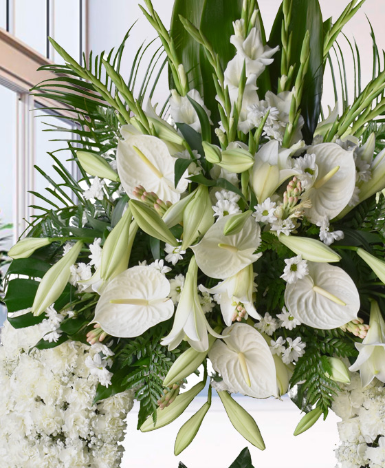 Corona de flores funerarias en Pamplona